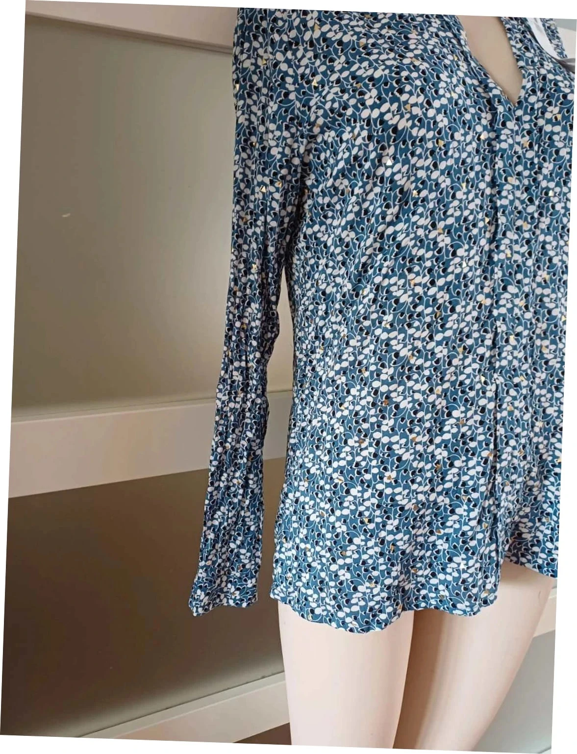 Blusa fluida Bonobo Instinct - Diseño Muguet Azul & Dorado - NUEVA L – photo 2